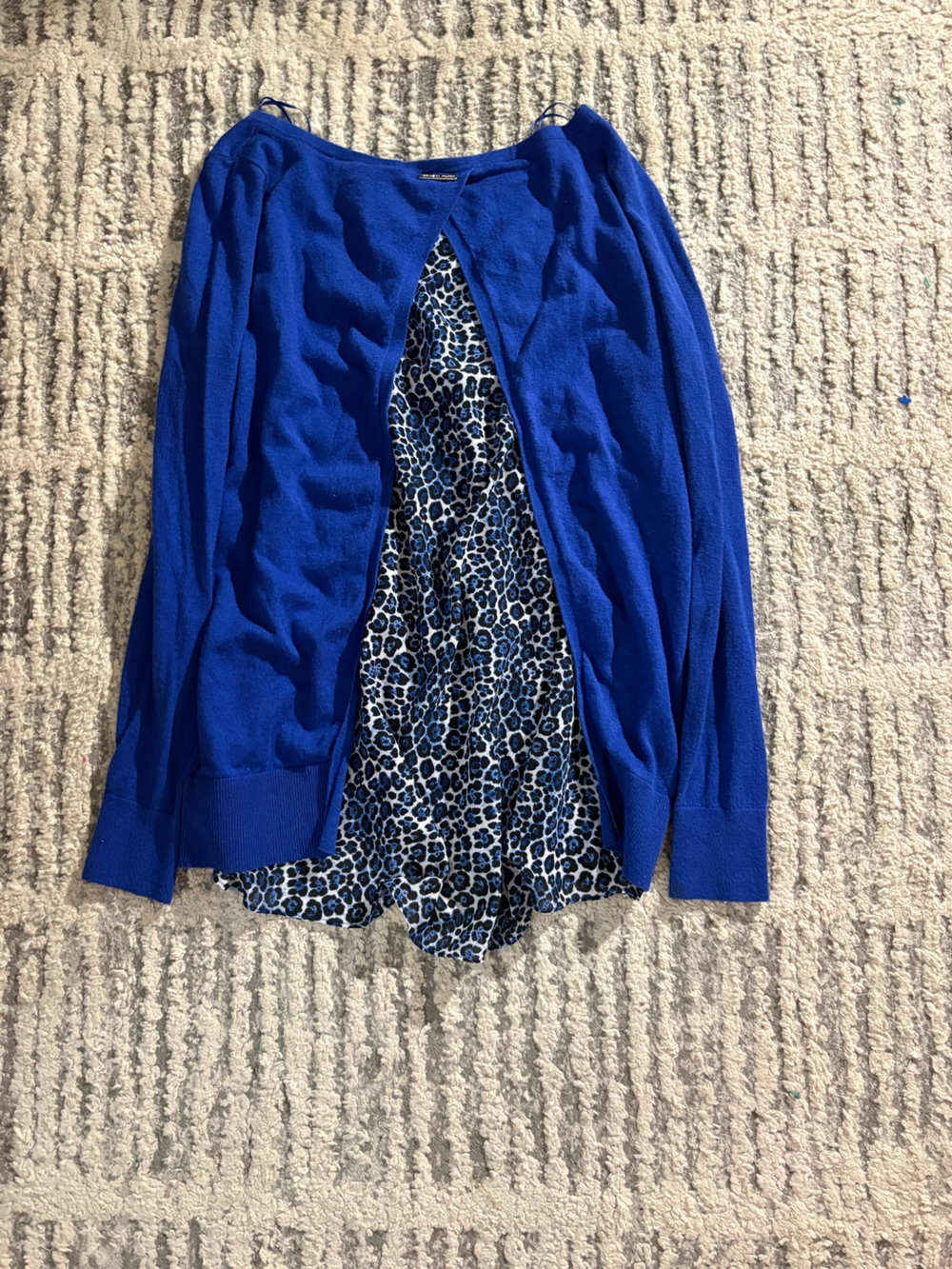 Michael kors bright blue long sleeve cheetah sweater size M - Picture 3 of 4
